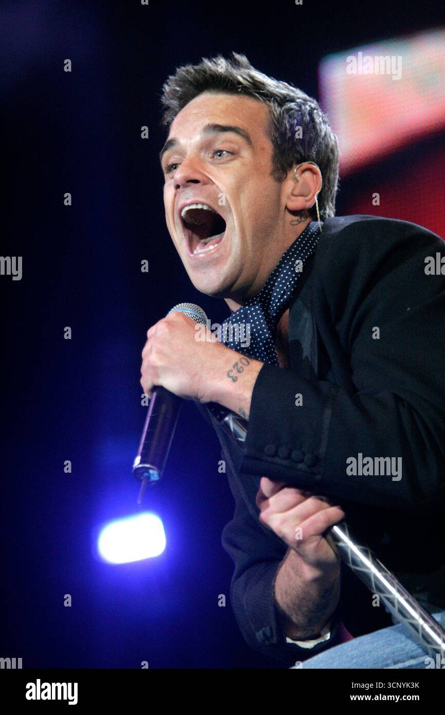 Robbie Williams trat am 2. Juli 2005 beim Live8 Concert in Hyde Park in London auf Stockfoto