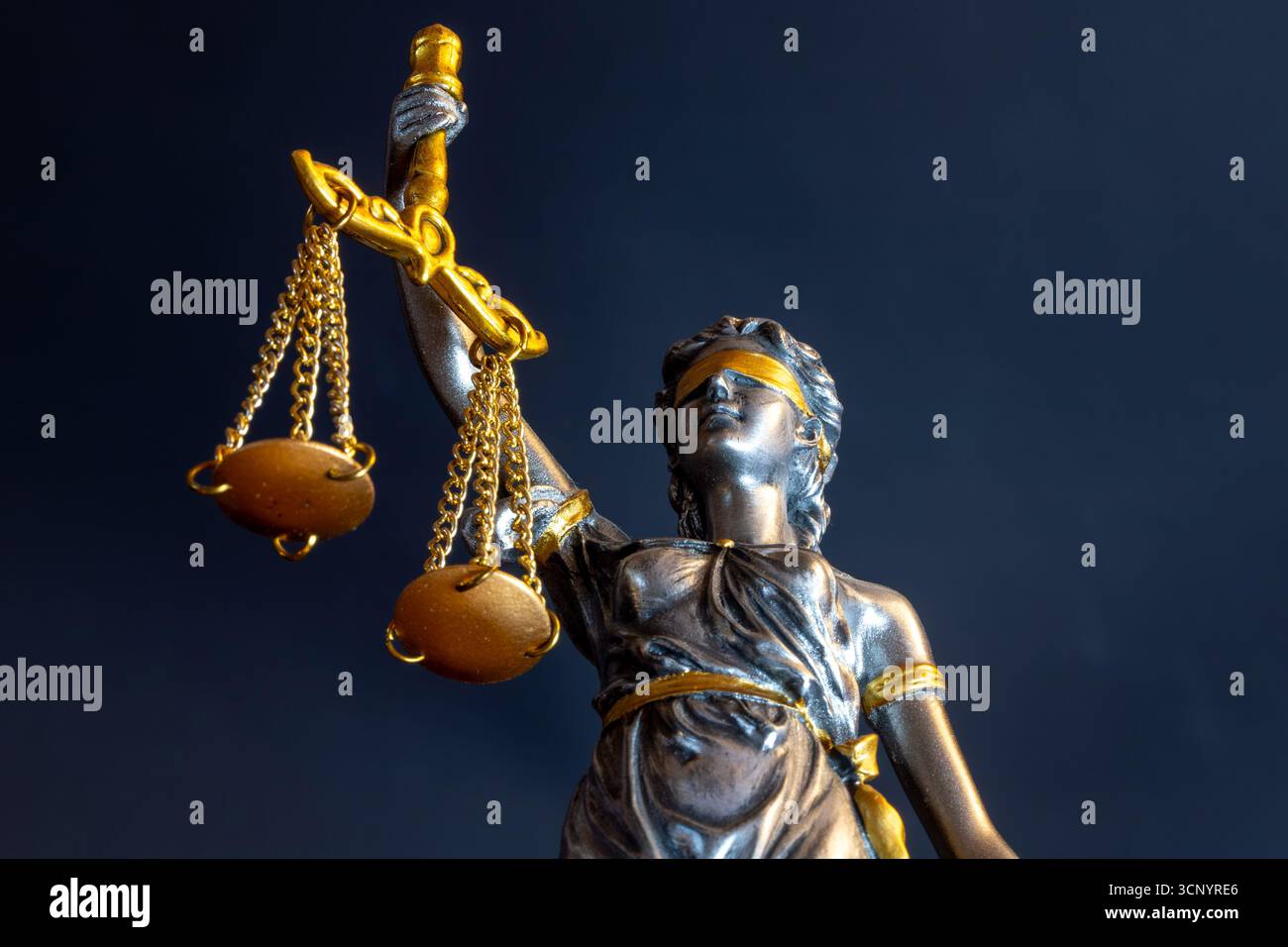 Nahaufnahme von Lady Justice als Symbol für Gerichtsentscheidungen, Gerichtsbarkeit, Justiz usw. Stockfoto