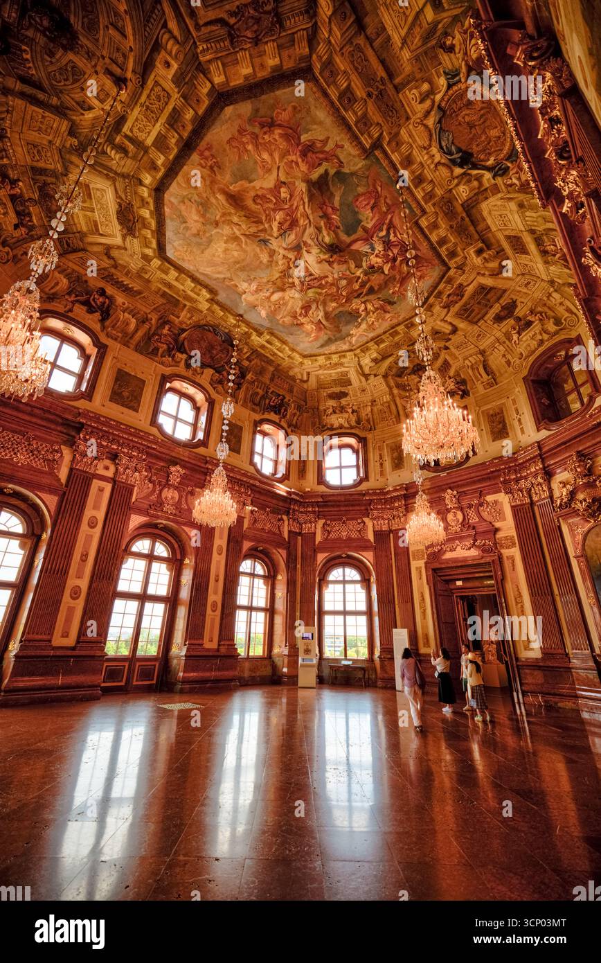 Üppige barocke Innenausstattung im oberen Schloss Belvedere. Stockfoto