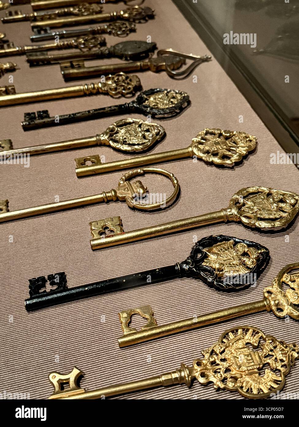 Eine Sammlung kunstvoller Schlüssel in der Hofburg, Stockfoto