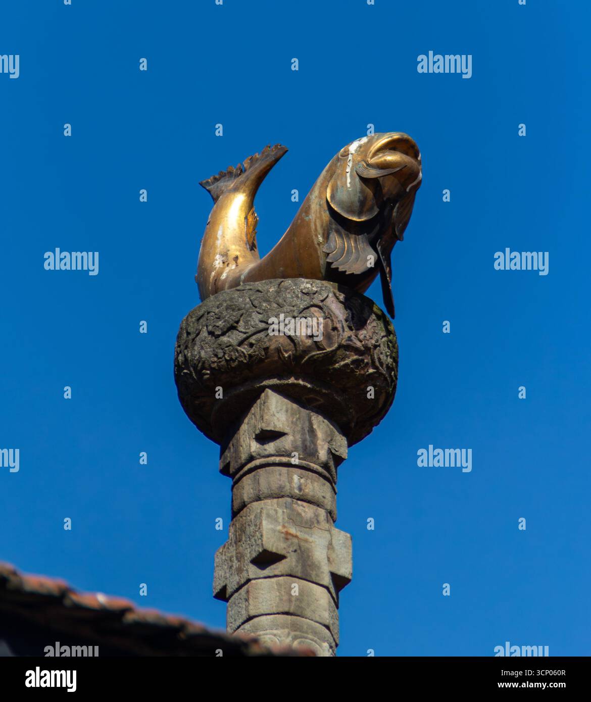 Nepali Tempel Golden Fish Pillar Ornament Stockfoto