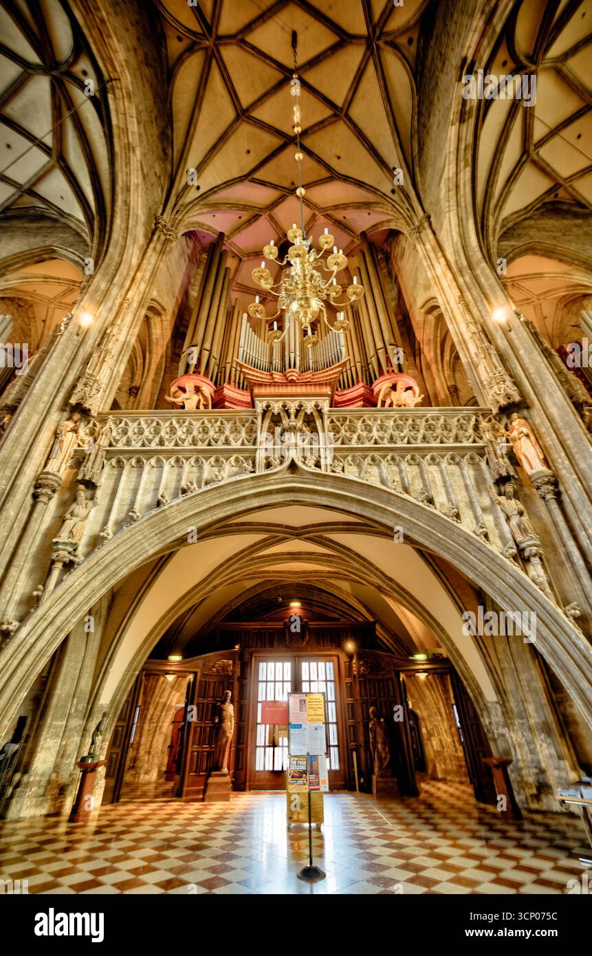 Innenräume des Stephansdoms in der Wiener Altstadt. Stockfoto