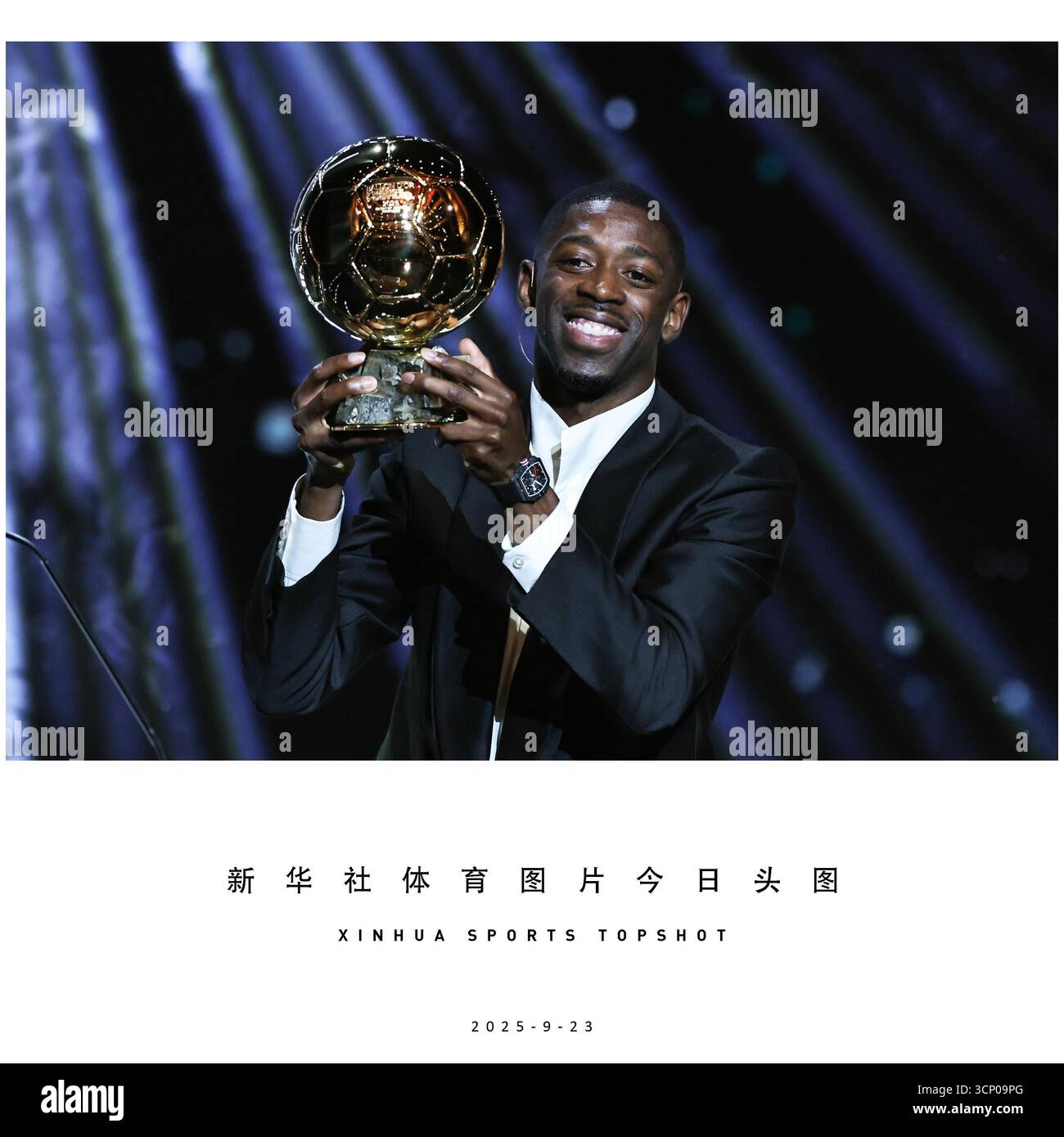 Peking, Frankreich. September 2025. Der französische Spieler Ousmane Dembele von Paris Saint-Germain posiert mit seiner Trophäe während der Preisverleihung des Ballon d’Or France Football 2025 im Theatre du Chatelet in Paris, Frankreich, am 22. September 2025. Quelle: Gao Jing/Xinhua/Alamy Live News Stockfoto