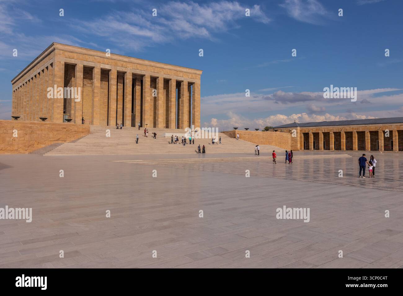 ANKARA, TÜRKEI - 20. SEPTEMBER 2022: Mausoleum-Komplex von Mustafa Kemal Atatürk (Anitkabir) in Ankara, Türkei Stockfoto