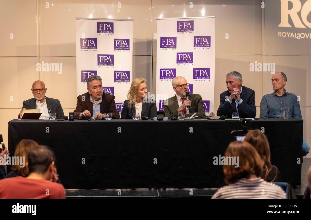 London, Großbritannien. September 2025. Pressekonferenz im Verband der Auswärtigen Presse zur Erörterung der Internationalen Friedenskonferenz, die am 5. Oktober in Paris stattfinden wird. Zu den Sprechern zählen Jeremy Corbyn, Musiker und Aktivist, Brian Eno, John Rees, National Officer for Stop the war, und Jerome Legavre von La France Insoumise. Quelle: Karl Black/Alamy Live News Stockfoto