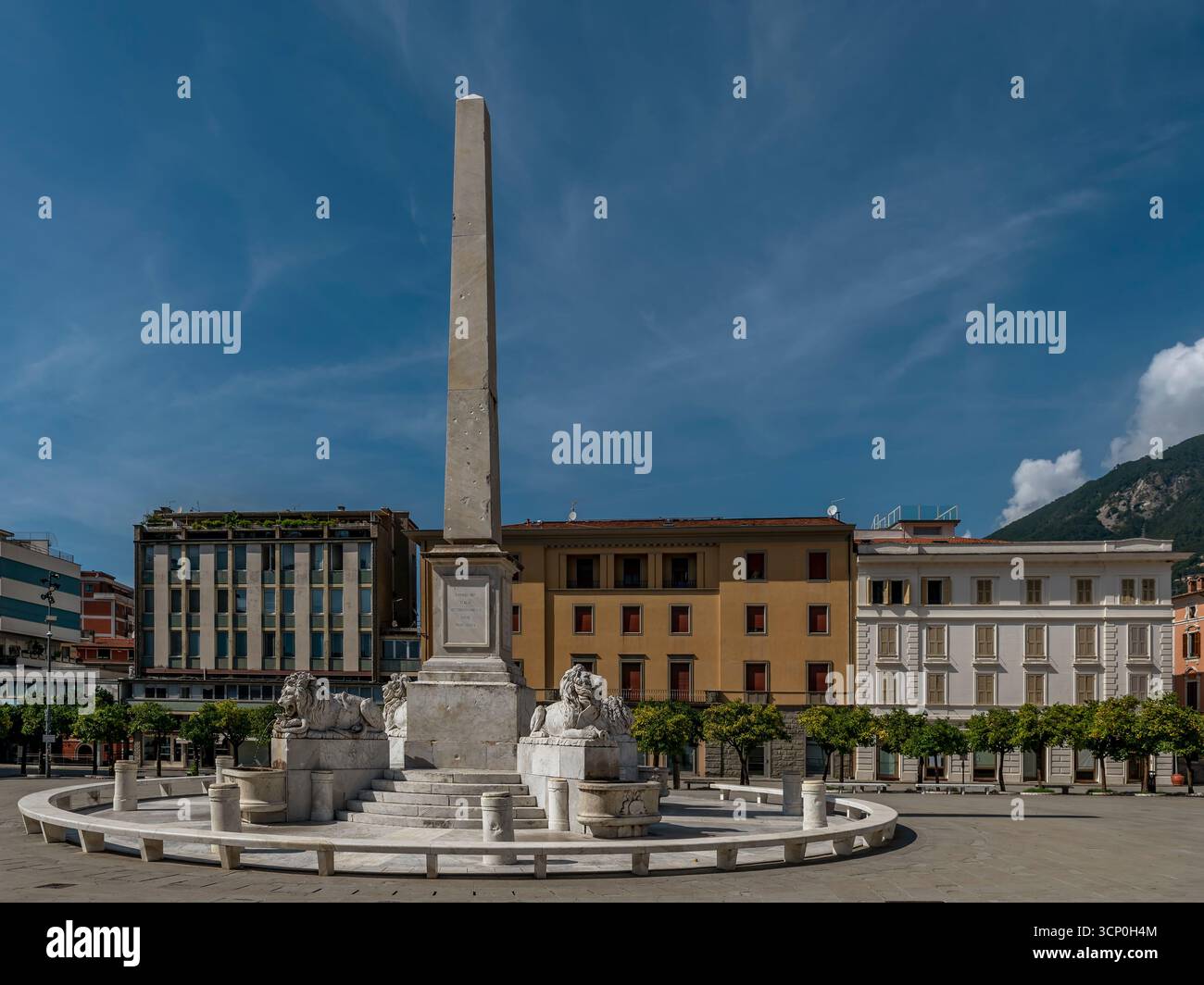 Der alte Orangenplatz in Massa, Italien, in einem Moment der Ruhe Stockfoto