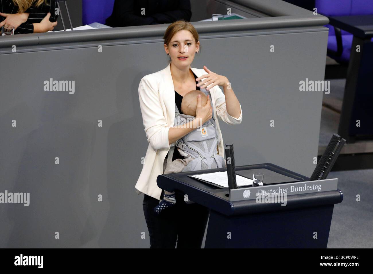 Hanna Steinmüller in der 26. Sitzung des 21. Deutsche Bundestages im Reichstagsgebäude. Berlin, 23.09.2025 *** Hanna Steinmüller auf der 26. Sitzung des 21 Deutschen Bundestages im Reichstagsgebäude Berlin, 23 09 2025 Foto:xAgenturxWehnertx/xGränzdörferx/xFuturexImagex bundestagssitzung26 6010 Stockfoto