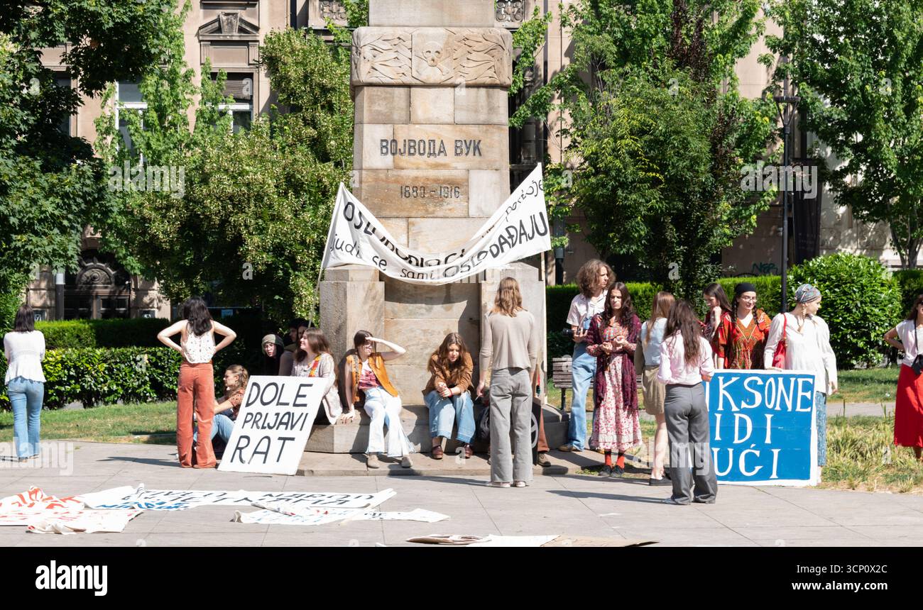 Eine Gruppe junger Demonstranten auf der Straße Stockfoto