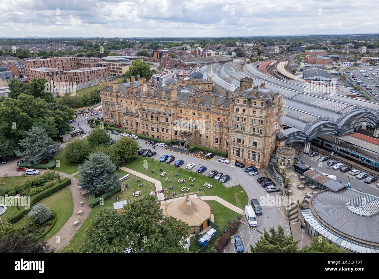 Aus der Vogelperspektive des Milner York Hotels (YO24), York, Yorkshire, Großbritannien. Stockfoto