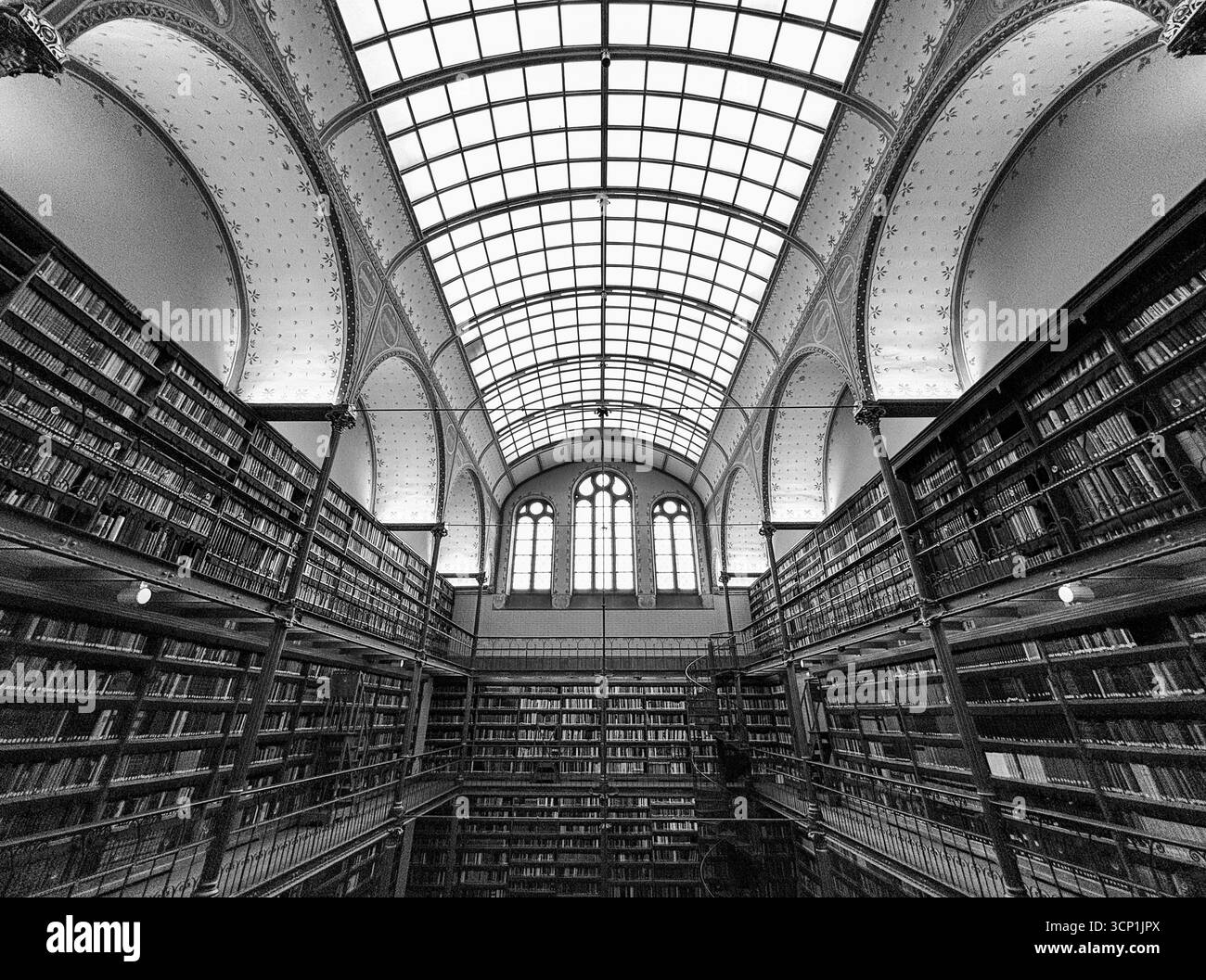 Die Cuypers-Bibliothek mit Büchern über Kunstgeschichte im Rijksmuseum im Museumsviertel Amsterdam, Niederlande. Stockfoto