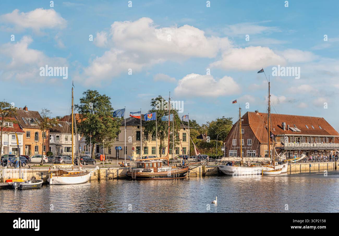 Hafen und Uferpromenade von Neustadt in Holstein, Schleswig-Holstein, Deutschland Stockfoto