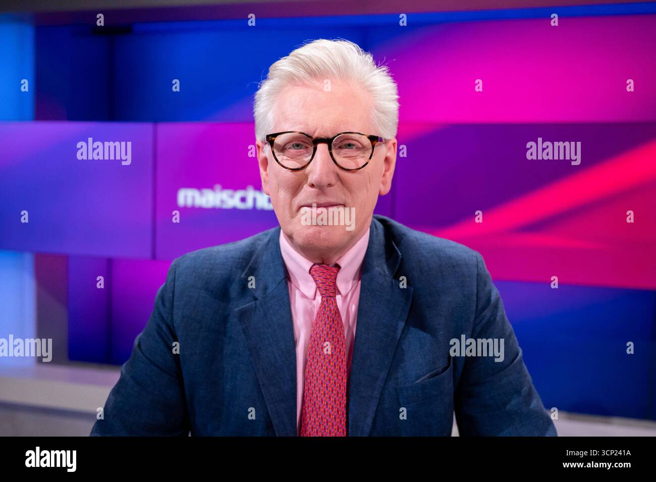 Änderungsantrag 23. September 2025 diskutierte Sandra Maischberger in Köln mit Gästen über innenpolitische Reformpläne und die politische Lage in den USA. Unter den Gesprächspartnern war Journalist Theo Koll, 23.09.2025, Köln, *** am 23. September 2025 diskutierte Sandra Maischberger mit Gästen in Köln innenpolitische Reformpläne und die politische Situation in den USA. Unter den Gesprächspartnern war der Journalist Theo Koll, 23 09 2025, Köln, Stockfoto