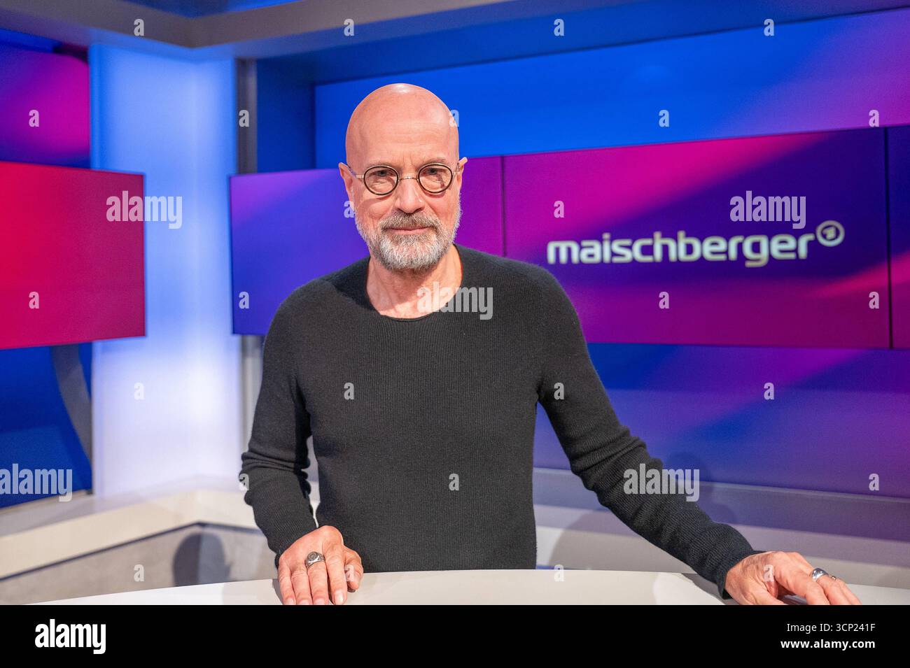 Änderungsantrag 23. September 2025 diskutierte Sandra Maischberger in Köln mit Gästen über innenpolitische Reformpläne und die politische Lage in den USA. Unter den Gesprächspartnern Schauspieler Christian Berkel, 23.09.2025, Köln, *** am 23. September 2025 diskutierte Sandra Maischberger mit Gästen in Köln innenpolitische Reformpläne und die politische Situation in den USA unter den Gesprächspartnern Schauspieler Christian Berkel, 23 09 2025, Köln, Stockfoto