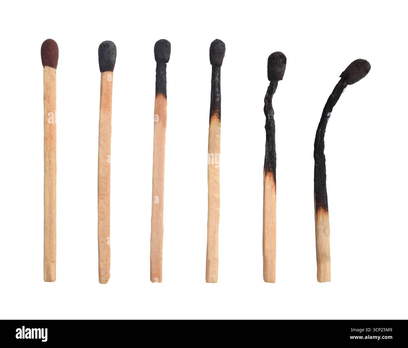 Verbrannte Übereinstimmungen isoliert auf weißem Hintergrund. Verschiedene Stadien der verbrannten Streichhölzer. Stockfoto