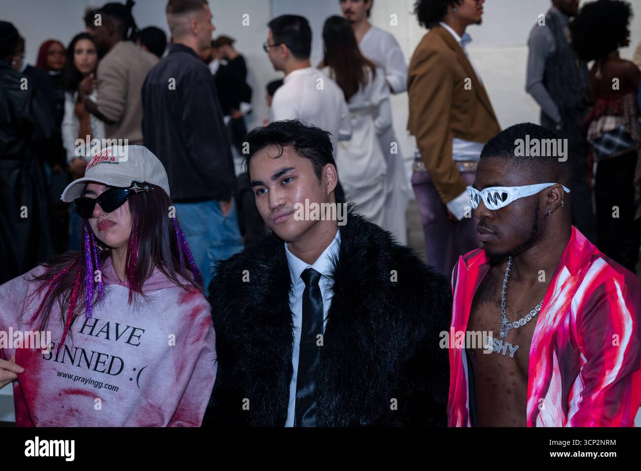 London, Großbritannien, 22. September 2025, es ist Tag 3 der London Fashion Week mit verschiedenen Designs bei Fashion Scout. Hier sind einige Porträts des Publikums, das in den verschiedenen Shows in den Protein Studios in Shoreditch war. Andrew Lalchan Photography/Alamy Live News Stockfoto