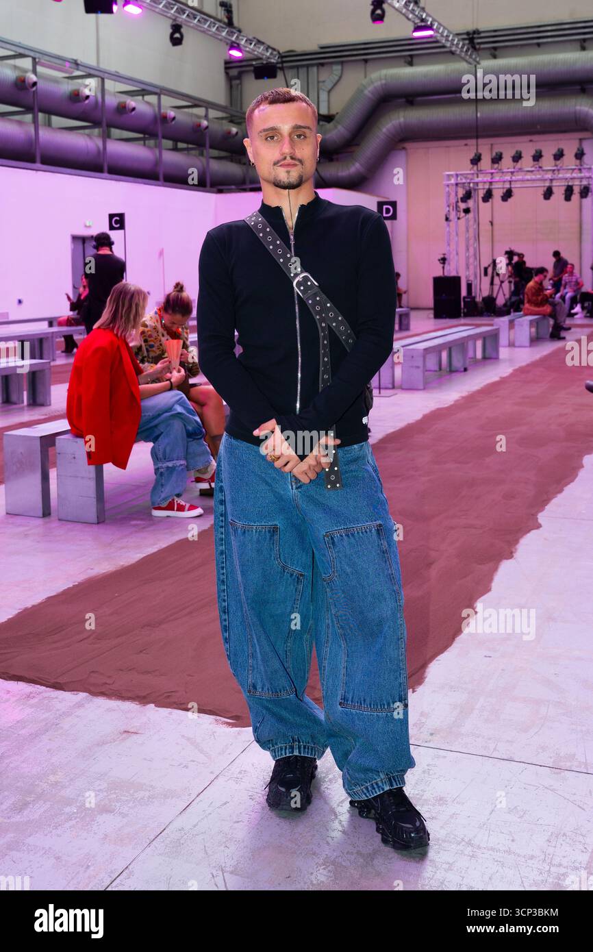 Ethan Lara Milan Fashion Week - Damen S/S 2026 Dhruv Kapoor Herren und Frauen Fashion Show Front Row Mailand, Italien. September 2025. © SGPItalia ID 133812_001 kein exklusives Guthaben: SIPA US/Alamy Live News Stockfoto