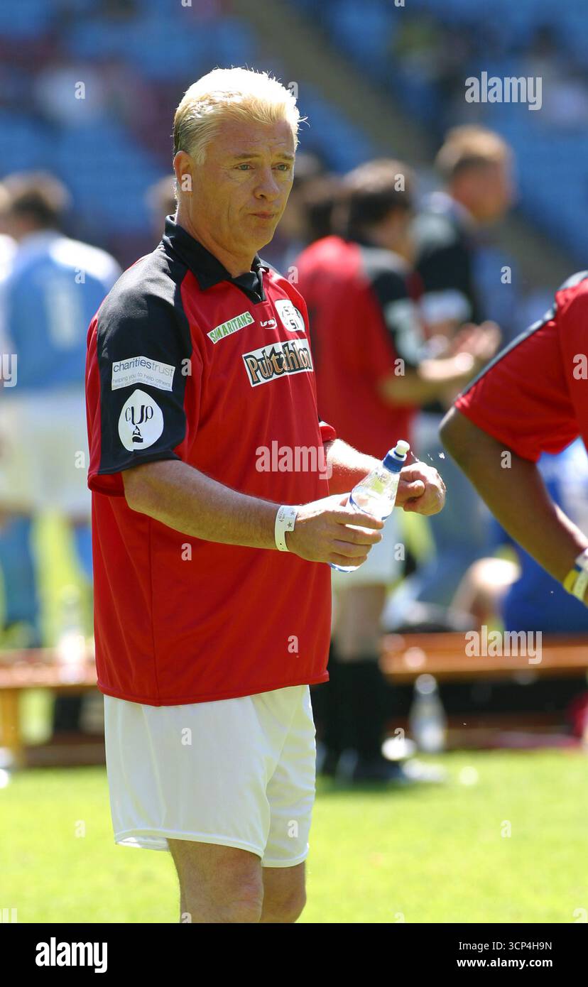 Derek Acorah bei der Music Industry Soccer Six-Veranstaltung im Villa Park in Birmingham - 15. Mai 2005 Stockfoto