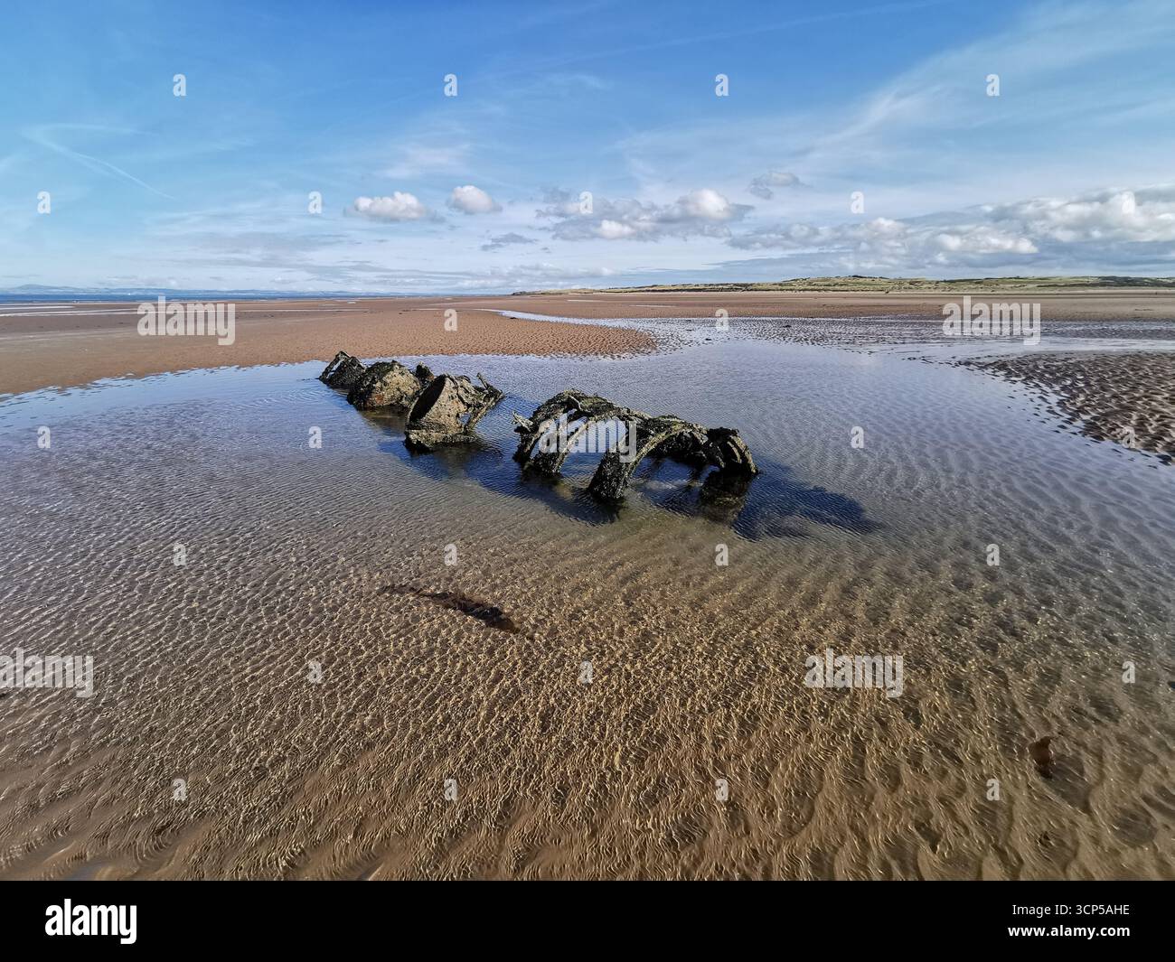 Zerstörte U-Boote der X-Klasse „Midget“ aus dem Zweiten Weltkrieg rosten in der Aberlady Bay bei Edinburgh. Die X-Klasse wurde als neuer Ansatz für die Niederschlagung deutscher Kriegsschiffe gebaut. Stockfoto