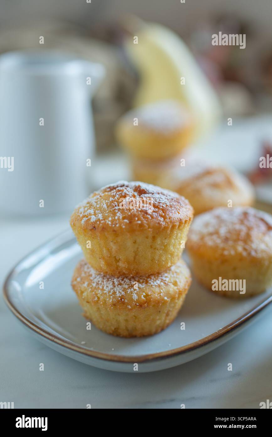 Süße, hausgemachte Vanillebirnen-Muffins Stockfoto
