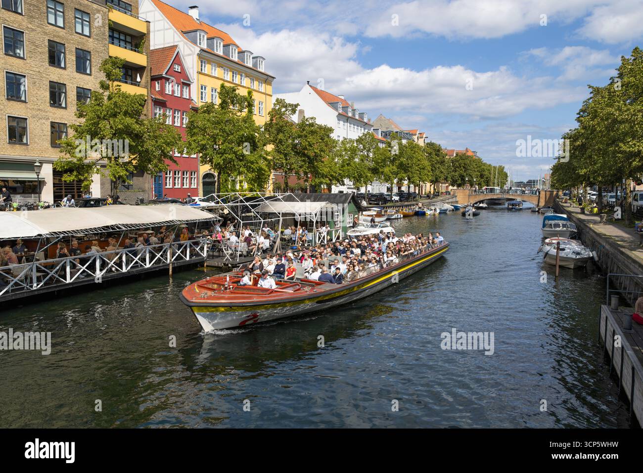 Bootstour entlang des Kanals in der Christianshavn Gegend der Stadt, Kopenhagen, Neuseeland, Dänemark, Europa Stockfoto
