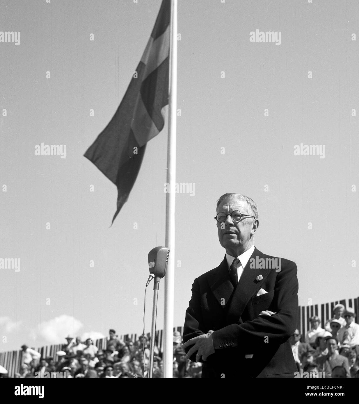König Gustav VI. Adolf von Schweden auf dem Podium Anfang der 1960er Jahre Foto: Bo Arrhed Stockfoto