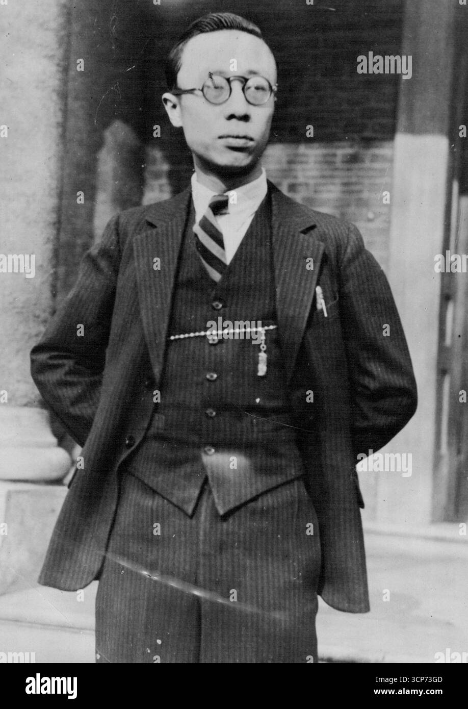 Der erwählte Kaiser und die neue Hauptstadt von Manchukuo.Unser Porträt ist von Henry Pu-Yi, dem jungen Staatschef von Manchukuo und dem ehemaligen Kaiser von Manchukuo am 1. März. Er posierte speziell für dieses Foto, das in Hsingking vom Mukden-Korrespondenten der Times aufgenommen wurde. 26. März 1934. Stockfoto