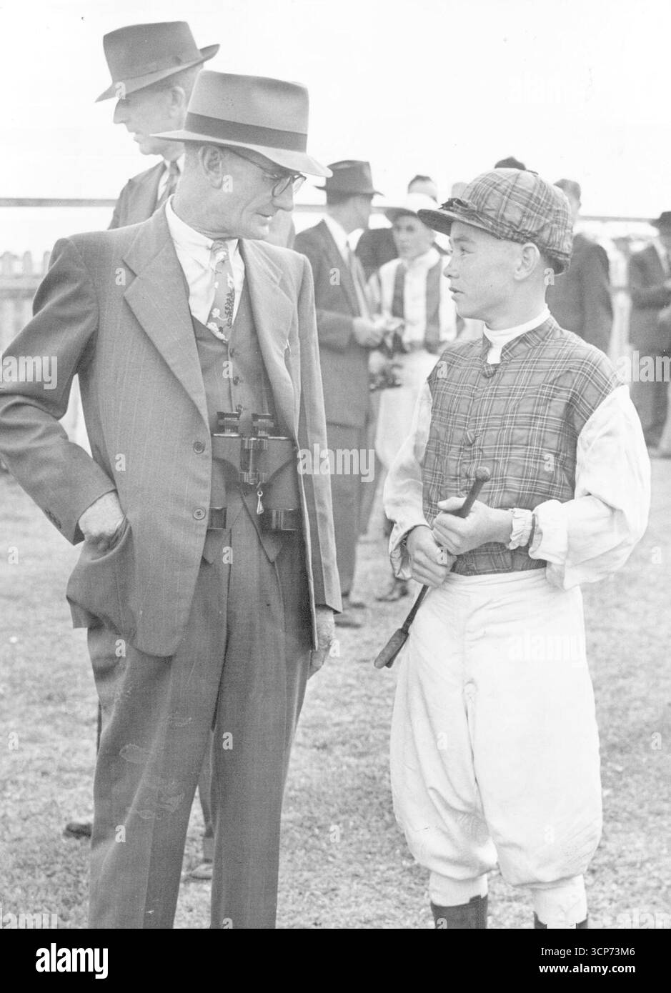 Hoffnung: Offenbar wissen einige Steuerermittler nicht viel über Rennen. Als ein Trainer von Randwick vor kurzem zu Einkommensteuererklärungen befragt wurde, die vier Jahre hintereinander einen Verlust zeigten, wurde er gefragt: „Wenn es ein verlorenes Geschäft ist, warum machst du weiter.“ ob für Besitzer oder Trainer, Buchmacher oder Punter, die große Chance im Rennen liegt immer „um die Ecke“. Februar 1947. Stockfoto