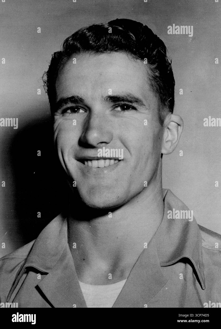 Bill de Gruchy ist ein gutaussehender, welliger junger Mann mit mehr als seinem Anteil an weiblichen Unterstützern im Teenageralter. Er verlor nur einen Sprint bei den Canterbury Centennial Games. Juli 1951. Stockfoto