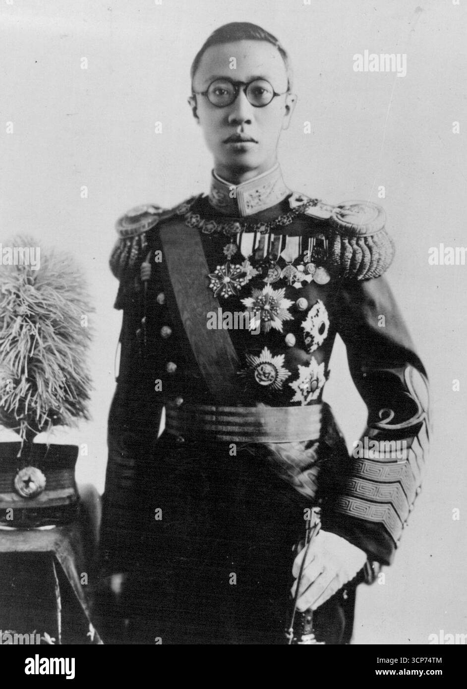 Kaiser Manchukuo...Neuestes Porträt des Imperators Kangto, der im Juni Japan besuchen wird, um der kaiserlichen Familie zum 00.. Jahrestag des japanischen Reiches zu gratulieren. 20.Mai 1940. (Foto vom Domei News Photo Service). Stockfoto
