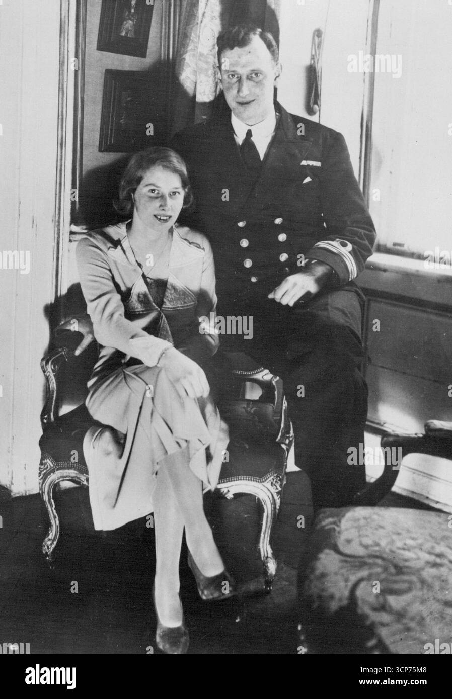 Verlobung von Prinz Knud, dem jüngsten Sohn von König Christian von Dänemark, und seiner Cousine Prinzessin Caroline Mathilde von Dänemark, Tochter des Bruders von König Christian, Prinz Harald und Prinzessin Helens, Prinz Knud und Prinzessin Caroline Mathilde von Dänemark bei ihren Eltern. 13. März 1933. (Foto von Sport & General Press Agency Ltd.). Stockfoto