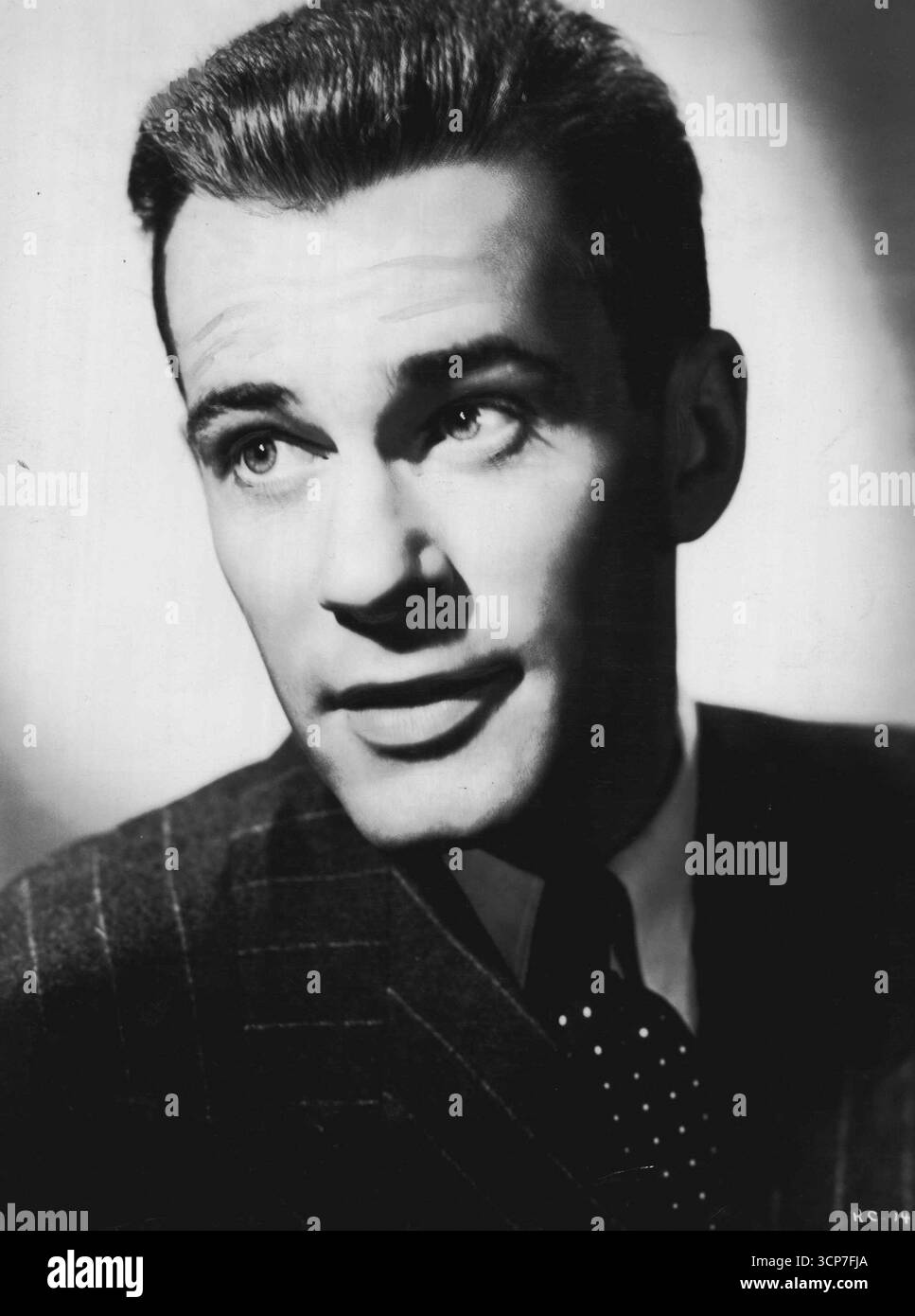 Richard Carlson spielte als sein erster Auftrag bei RKO Radio, wo er einen Vertrag für eine Amtszeit unterschrieben hatte, die romantische Hauptrolle gegenüber Lucille Ball in „Too Many Girls“, dem Produzenten-Regisseur George Abbott, bei RKO Radio mit seinem eigenen Broadway-Musical-Comedy-Hit. Carlson, einer der gefragtesten Schauspieler in Hollywood, wird als Nächstes in 'Nein, nein, Nanette, gegenüber gesehen. August 1948. Stockfoto