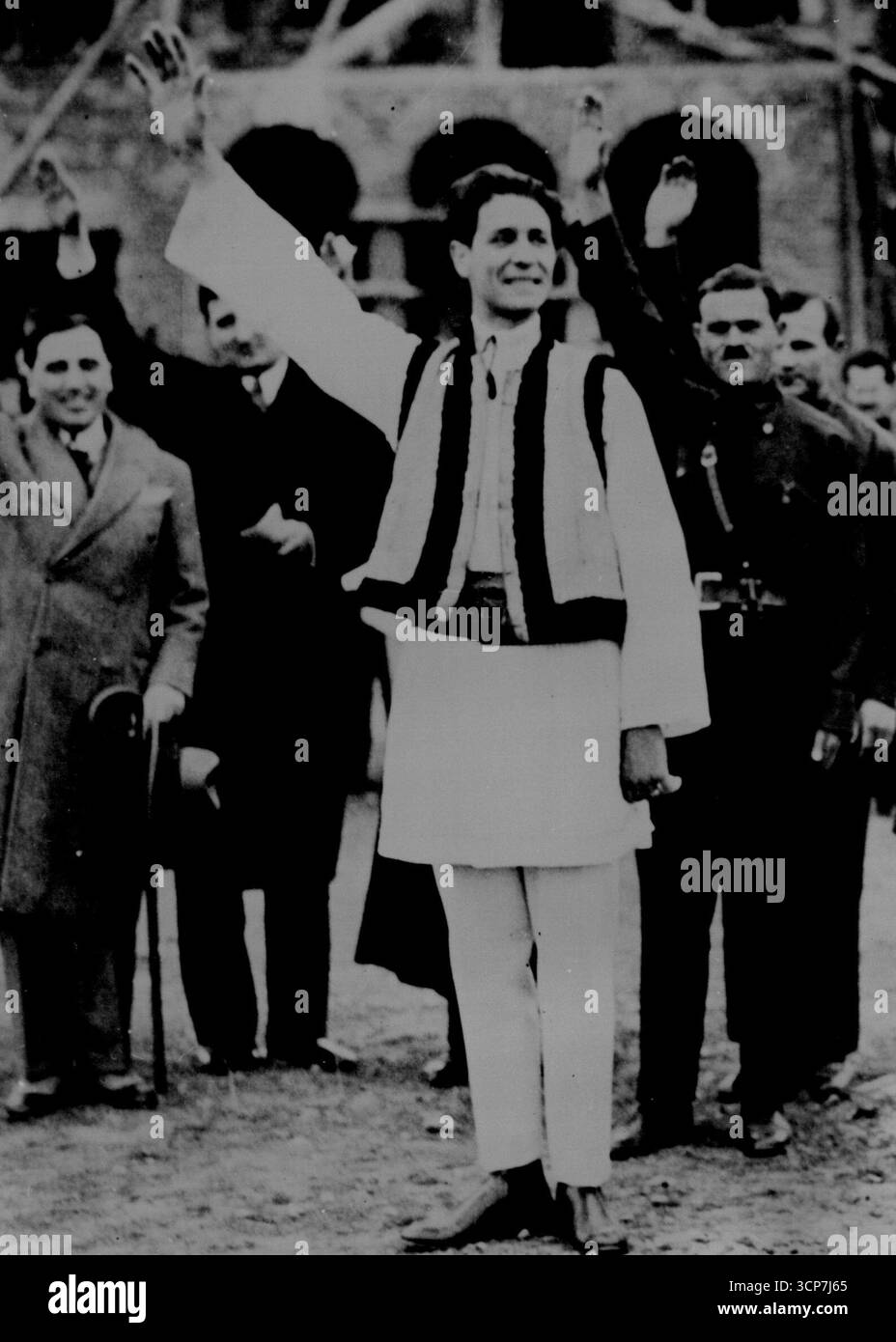 Drohung, König Carolonel Zelea Codreanu, Chef der rumänischen Eisernen Garde, zu töten. König Carol wurde mit einem Mord bedroht. Die Drohung ist in einem Brief von Oberst Zelea Codreanu enthalten, bekannt als der "rumänische Hitler". Er ist Leiter der faschistischen und antisemitischen Eisernen Garde, die 1933 den Mord an dem liberalen Ministerpräsidenten M. Duca verübte. Die Ursache der Bedrohung ist die Außenpolitik des Königs. November 1936. (Foto von Keystone) Stockfoto