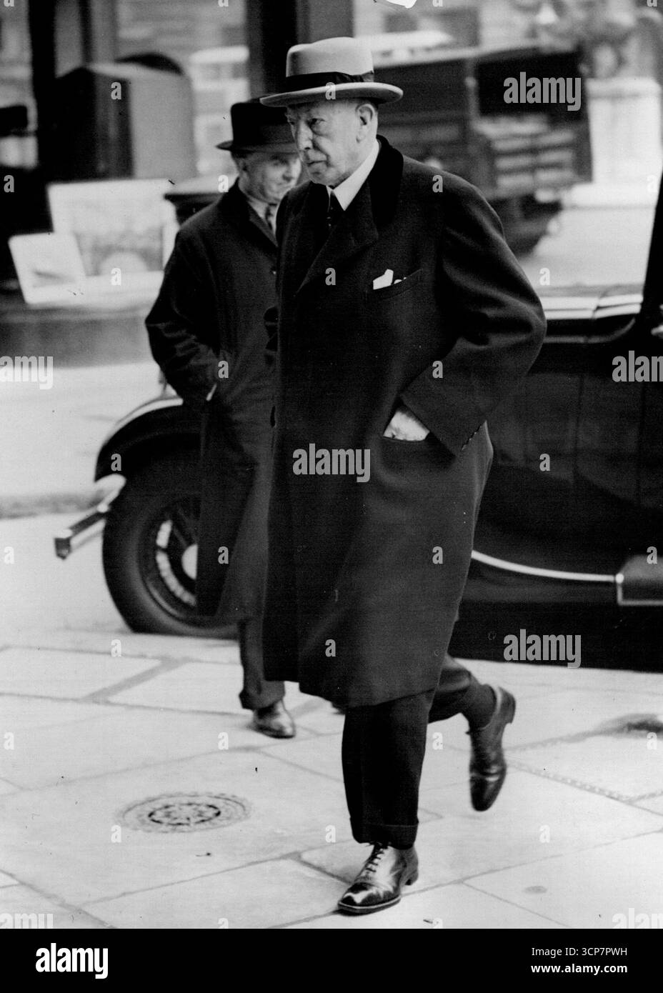 Lord Craigavon, Premierminister von Nordirland, ist in London angekommen, um mit dem britischen Premierminister die Position zur Wehrpflicht zu besprechen. Das neue Gesetz, das kürzlich angekündigt wurde, ruft junge Männer zwischen 20 und 21 Jahren auf. Mai 1939. Stockfoto