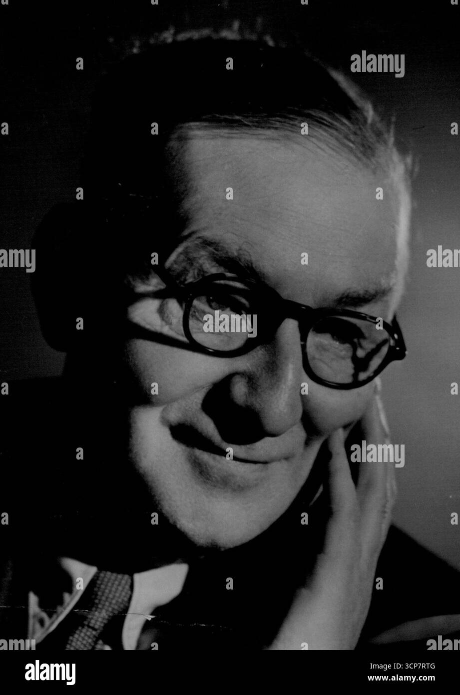 Sir John Cockcroft, C.B.E., F.R.S., Forschungsdirektor, Atomenergie, Versorgungsministerium. April 1952. (Foto von Bassano, Camera Press). Stockfoto