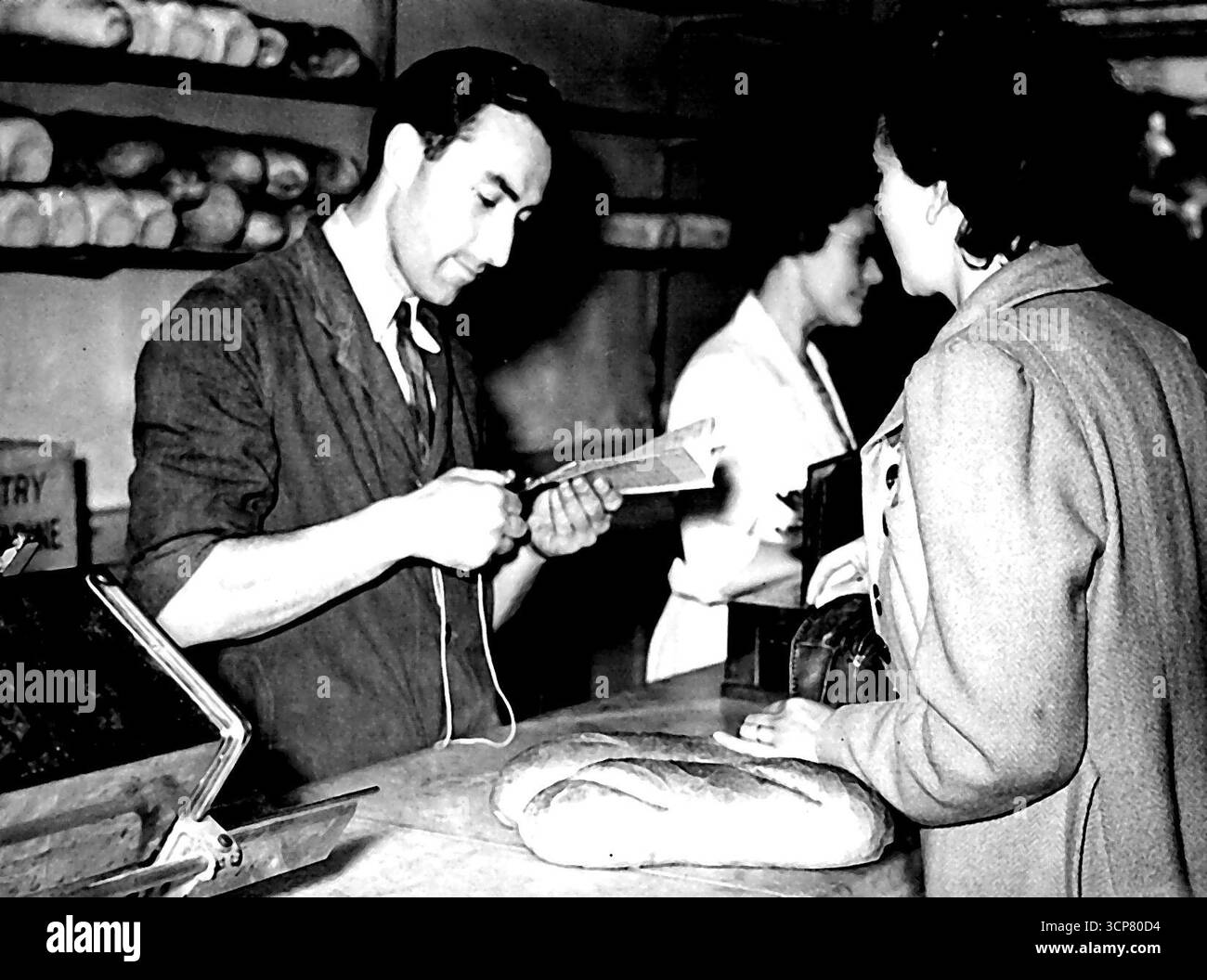 Rationenbücher Und Coupons - War File. Juli 1946. Stockfoto