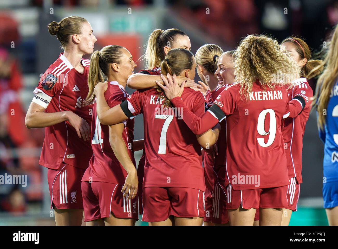 UK. September 2025. Liverpool gegen Sunderland - Subway Women's League Cup ST HELENS, ENGLAND - 24. SEPTEMBER: Liverpool feiert das zweite Tor beim Women's League Cup Spiel zwischen Liverpool und Sunderland im St Helens Stadium am 24. September 2025 in St Helens, England. Quelle: ALAN EDWARDS/Alamy Live News Stockfoto