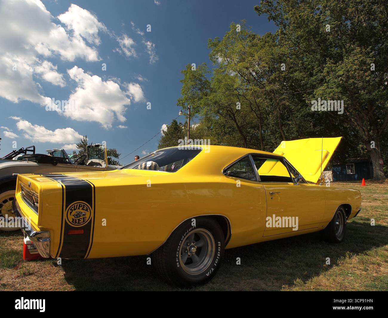 Hellgelbes Dodge Super Bee Muscle Car. Stockfoto