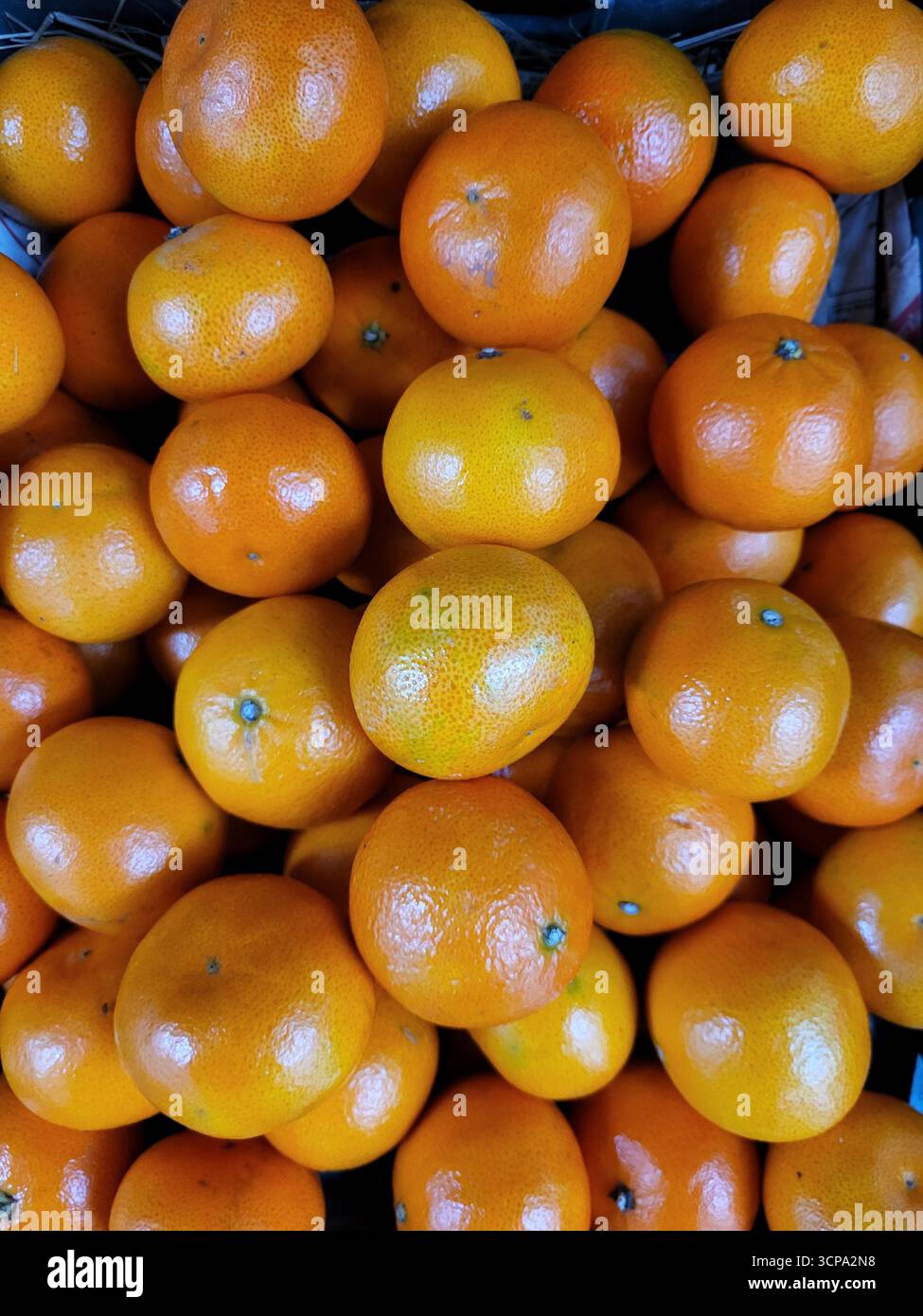 Frische und glänzende Orangen in Indien - Smartphone-aufgenommenes Stockfoto