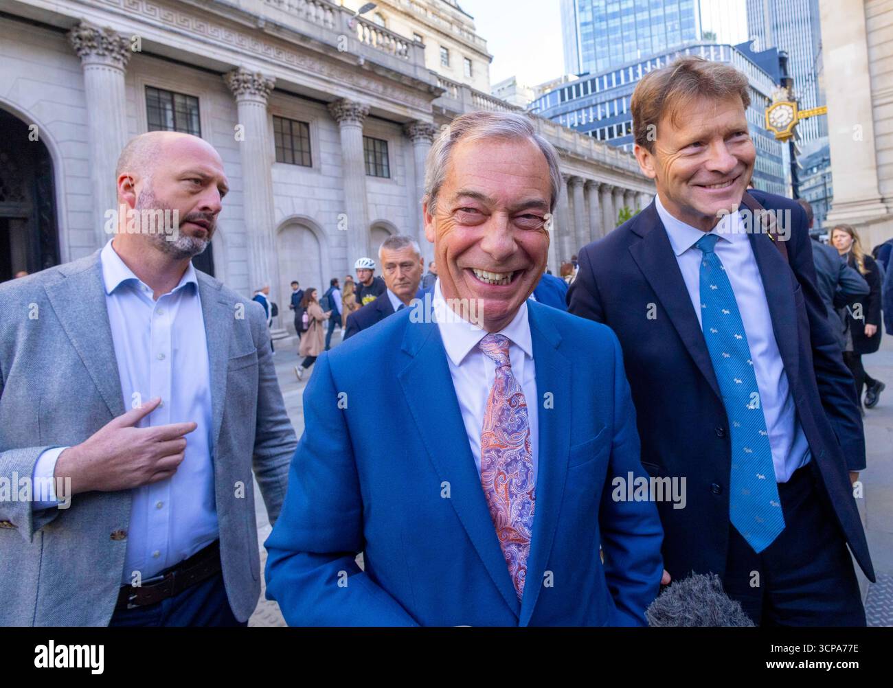 London, Großbritannien. September 2025. Der Reformführer Nigel Farage und der stellvertretende Führer Richard Tice besuchen die Bank of England, um mit dem Gouverneur Andrew Bailey zu sprechen. Quelle: Karl Black/Alamy Live News Stockfoto
