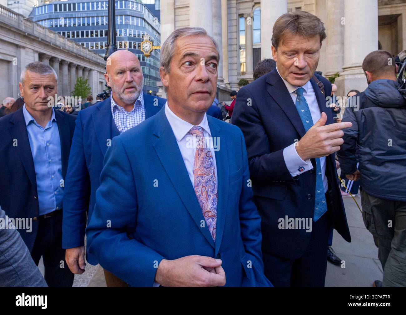 London, Großbritannien. September 2025. Der Reformführer Nigel Farage und der stellvertretende Führer Richard Tice besuchen die Bank of England, um mit dem Gouverneur Andrew Bailey zu sprechen. Quelle: Karl Black/Alamy Live News Stockfoto