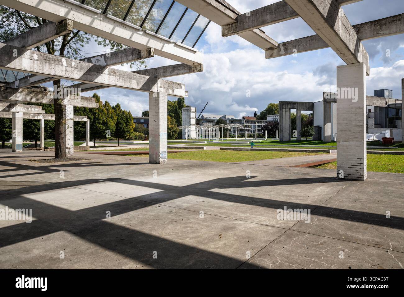 Dani Karavans Erinnerungsgarten im Innenhafen, auch Altstadtpark, Duisburg, Ruhrgebiet, Nordrhein-Westfalen, Deutschland. Der Garten Stockfoto