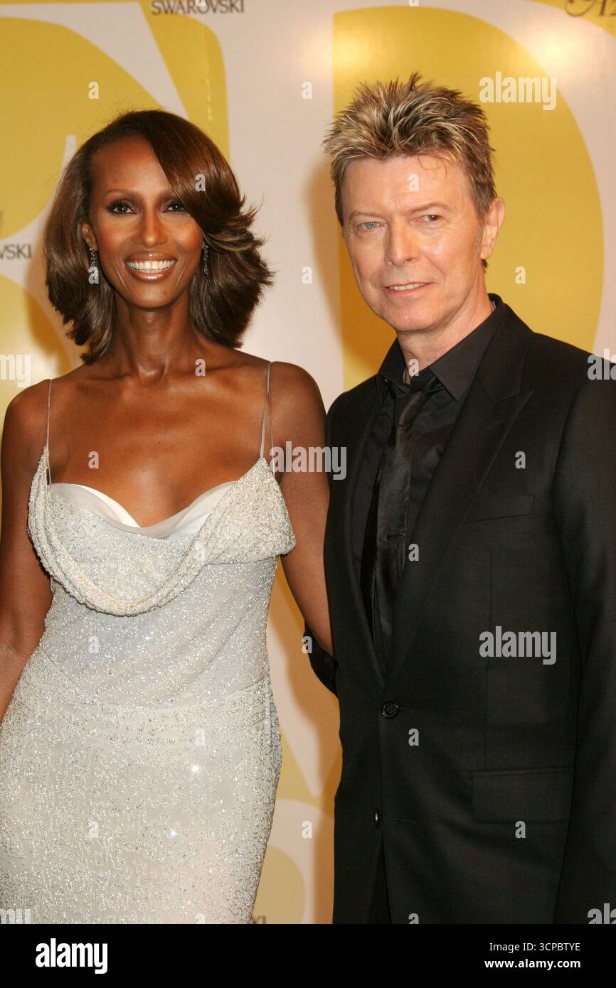 Iman und David Bowie bei den CFDA Awards 2005 in der New York Public Library – 06. Juni 2005 Stockfoto