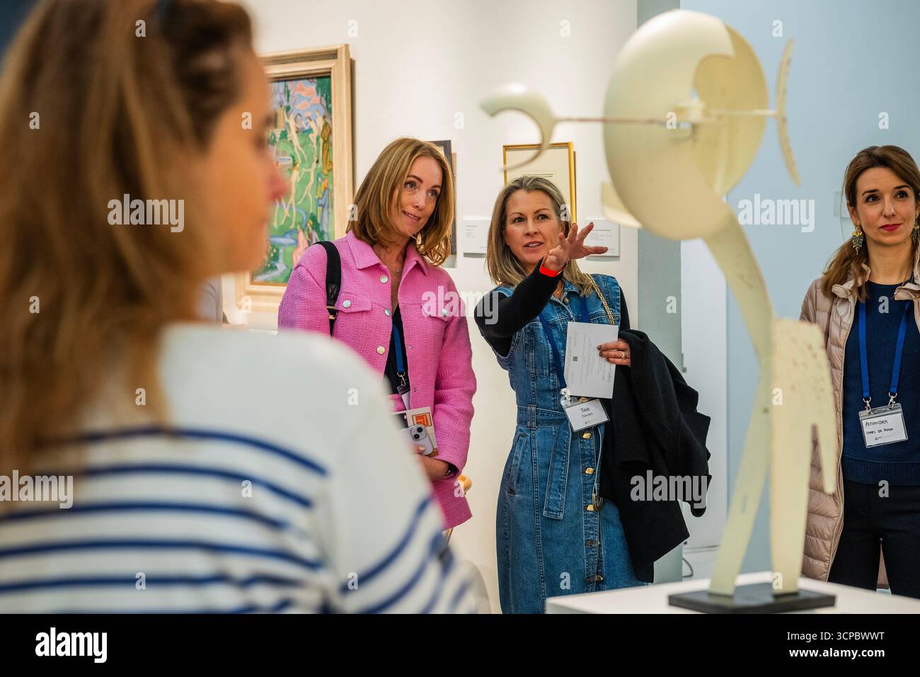 London, Großbritannien. September 2025. Simon Gaiger, Endymion, 2025: Die britische Kunstmesse kehrt in die Saatchi Gallery zurück. Top-Händler aus London und ganz Großbritannien treffen sich, um die besten modernen britischen und zeitgenössischen Kunstwerke zu präsentieren und fachkundige Tipps zum Sammeln zu geben. Sie läuft ab dem 25-28. September 2025. Guy Bell/Alamy Live News Stockfoto