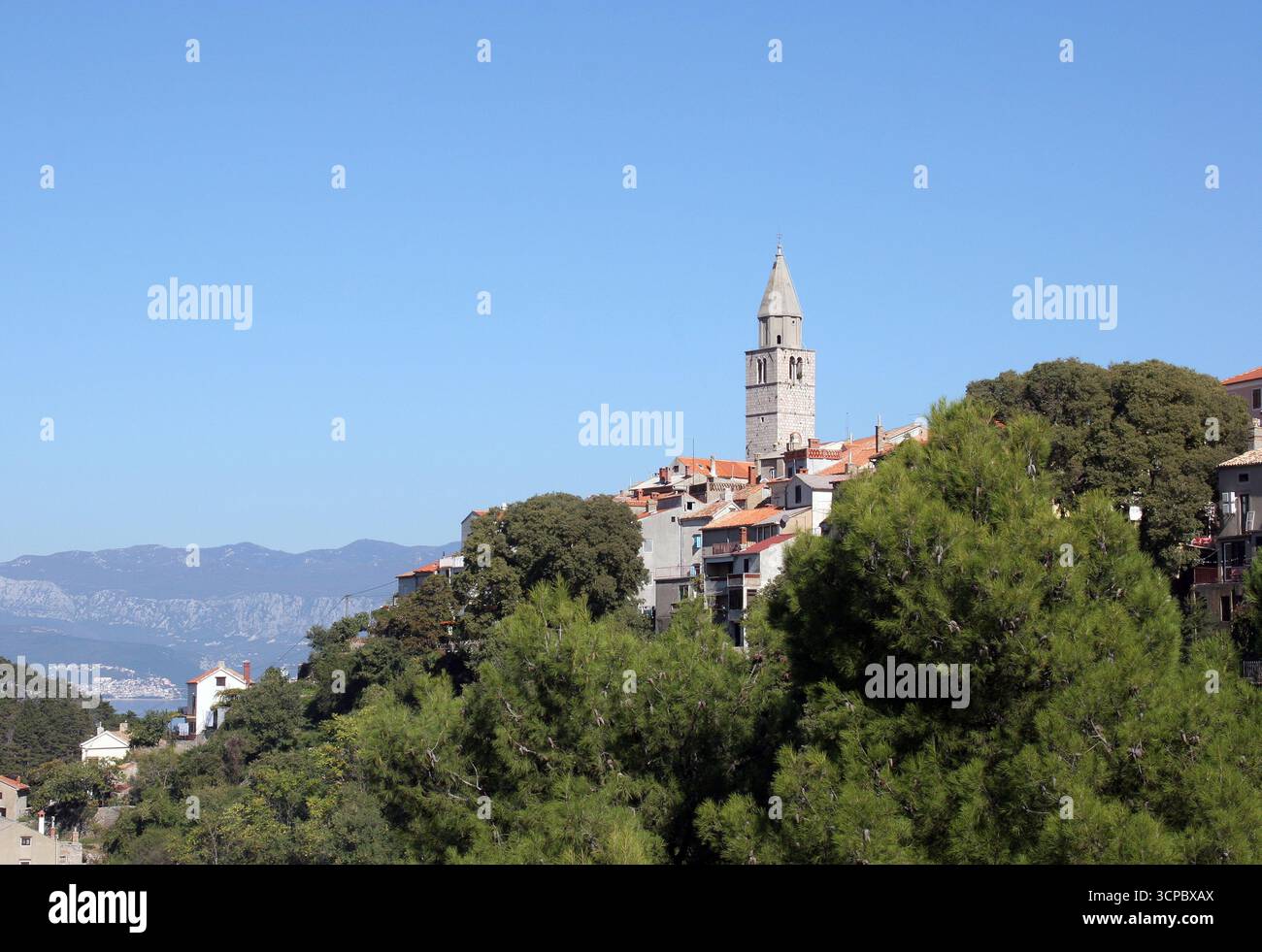 Mediterrane Stadt Vrbnik, Insel Krk, Kroatien Stockfoto
