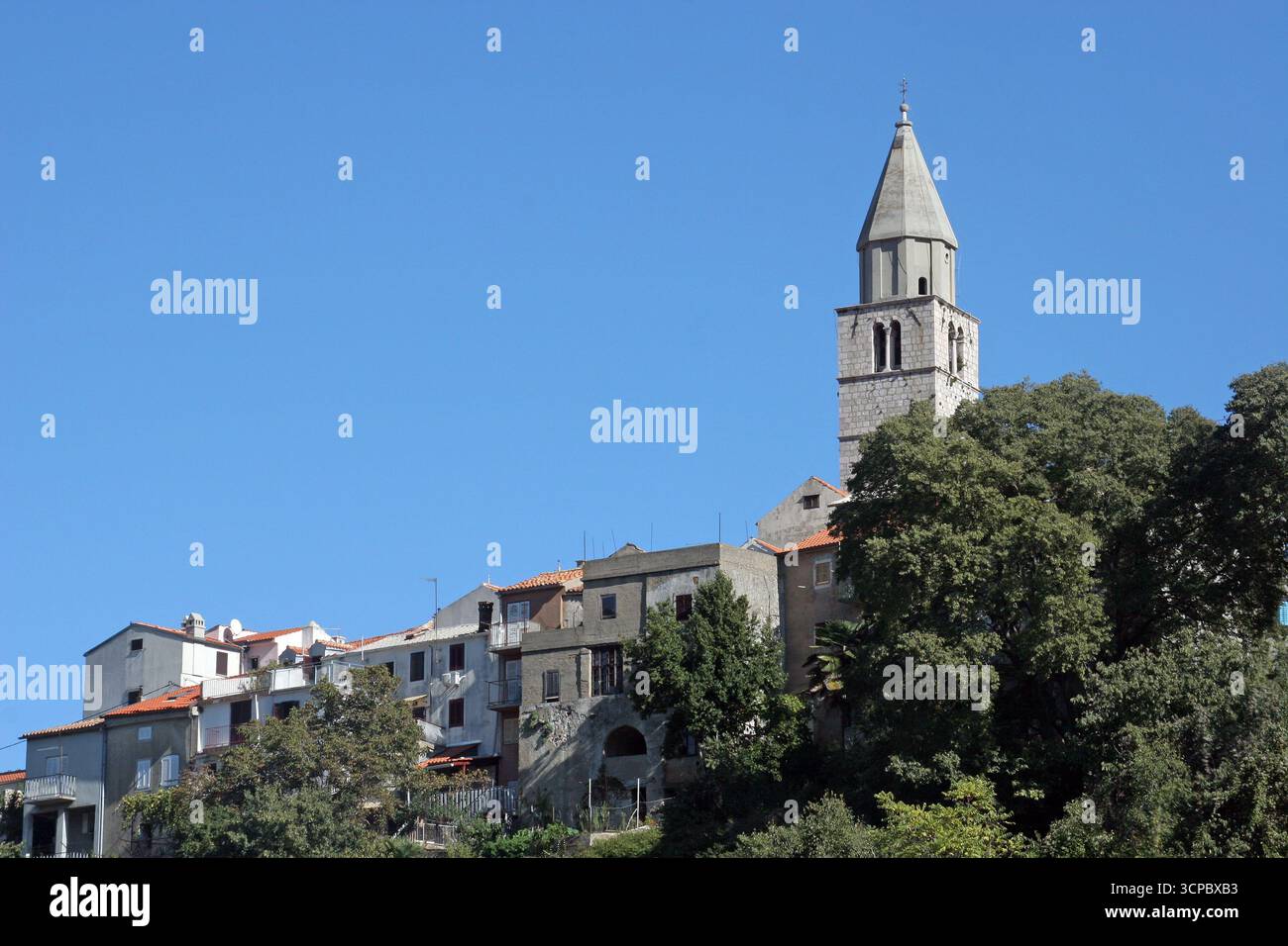 Mediterrane Stadt Vrbnik, Insel Krk, Kroatien Stockfoto