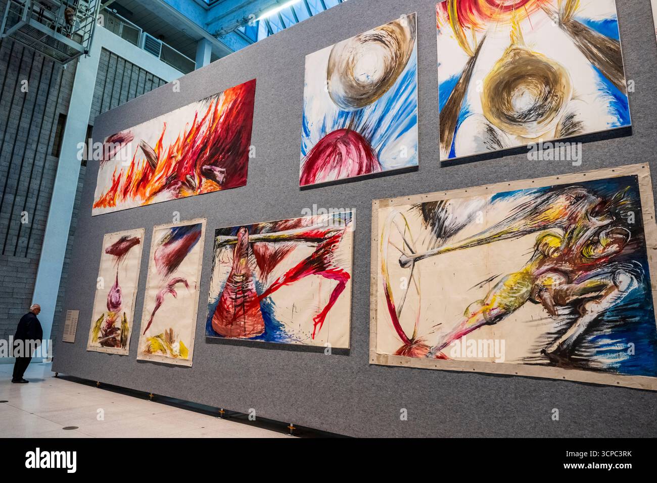 Prag, Tschechische Republik. September 2025. Pressetour durch die Ausstellung Ales Vesely: Retrospektive - Alesville von Ales Vesely, einer der wichtigsten tschechischen Bildhauer der Nachkriegszeit, in der Nationalgalerie, Schloss Veletrzni, Prag, 25. September 2025. Die Ausstellung zeigt Schlüsselmomente seines Werkes, von frühen Arbeiten aus den 1950er Jahren über monumentale Skulpturen bis hin zu visionären Projekten für Landschaften und Wüsten. Quelle: VIT Simanek/CTK Photo/Alamy Live News Stockfoto