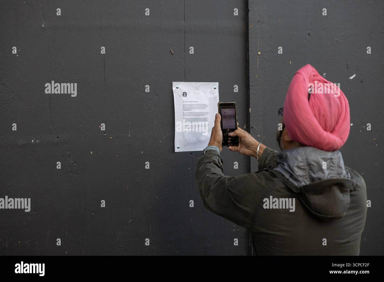 Seattle, USA, 25. September 2025. Das Starbucks Reserve Roastery im Viertel Capitol Hill ist dauerhaft geschlossen, um Gäste und Mitarbeiter zu überraschen. Quelle: Alex Garland/Alamy Live News Stockfoto