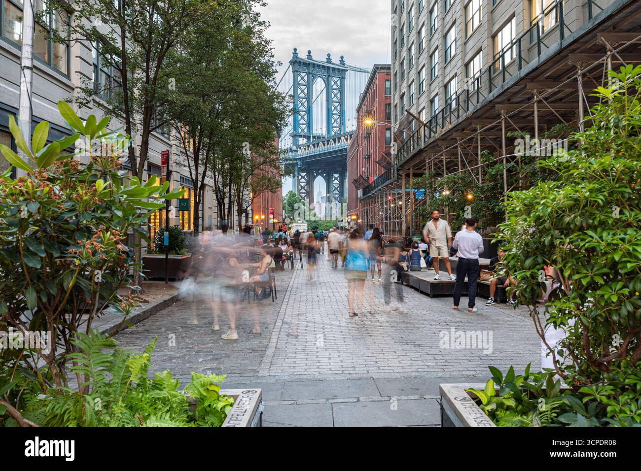 New York City, Washington Str., Dumbo Viertel, mit Blick auf die Manhattan Bridge Stockfoto