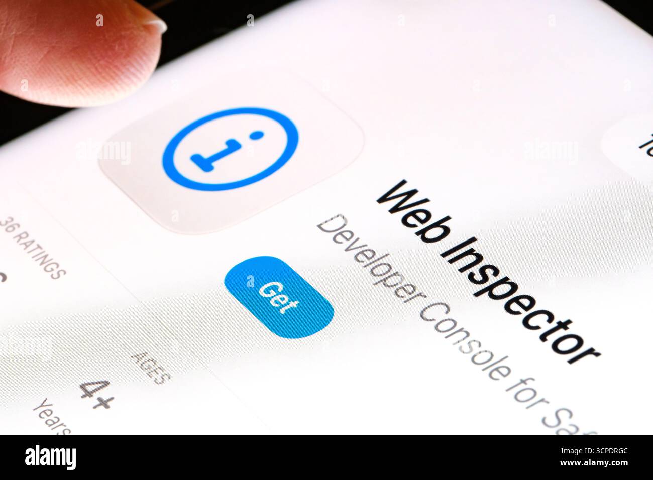 Web Inspector auf iPad mit Äpfeln neues Liquid Glass aktualisiertes App-Design iOS 26 App-Angebot im App Store. Stafford, Großbritannien, 25. September 2025. Stockfoto