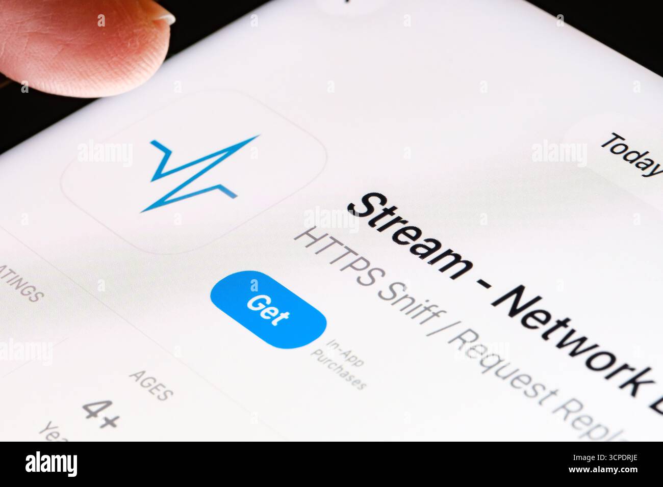 Streamen Sie Netzwerk-Tools auf dem iPad mit dem neuen Liquid Glass App Design von iOS 26 App im App Store. Stafford, Vereinigtes Königreich, 25. September, Stockfoto